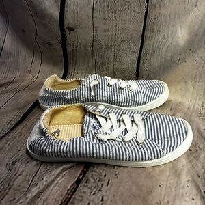 Roxy Bayshore III Striped Blue White Womens Sz 7.5 M Slip-On Canvas Sneakers GUC